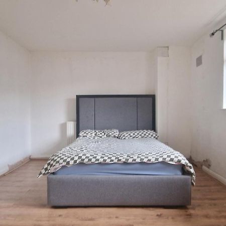 Northolt  Ritz Place 2 מראה חיצוני תמונה
